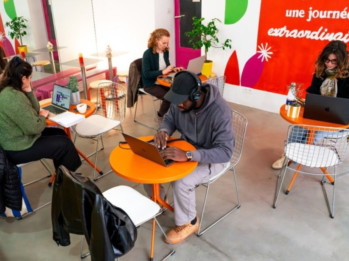 Personnes en coworking chez Solamare Marseille